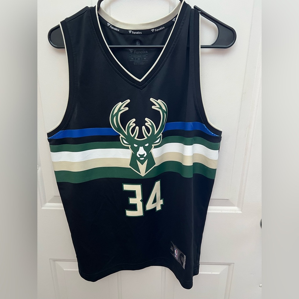 Milwaukee Bucks Giannis Jersey Size M